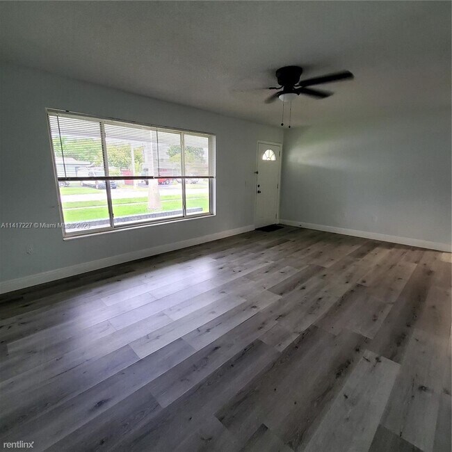 Foto del edificio - 3 br, 2 bath House - 9740 NW 25th St