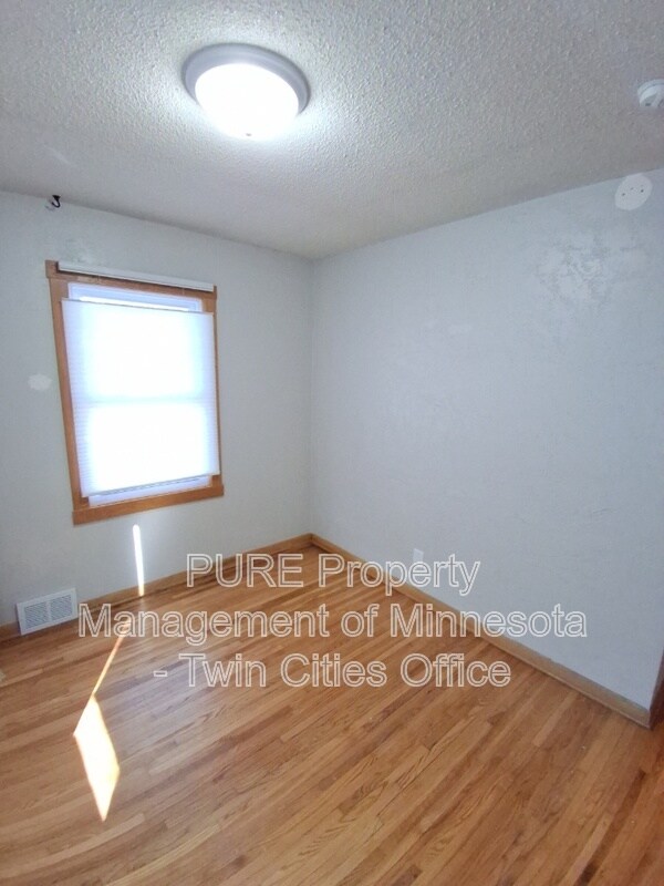 Building Photo - 731 Utah Ave S