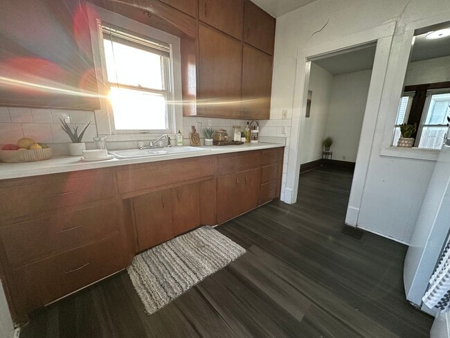 Building Photo - 3 bed, 1.75 bath home for rent in Waterloo