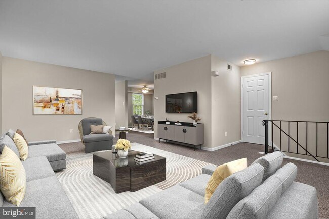 Building Photo - 560B Thrush Ct