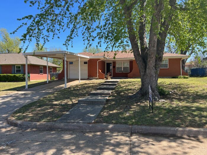 Primary Photo - 1712 Symphony Ln