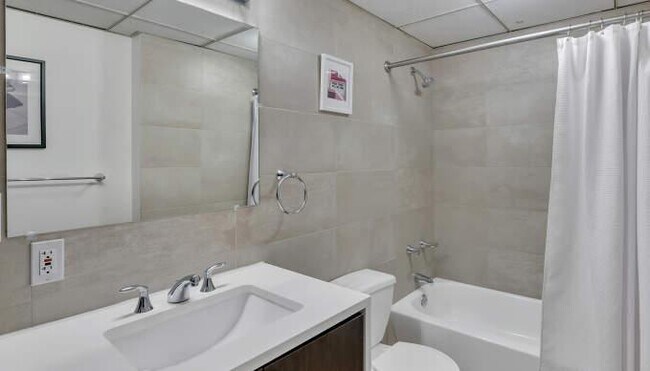 Building Photo - 1 bedroom in Dallas TX 75201