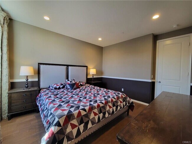 Building Photo - 909 Santa Fe Ave