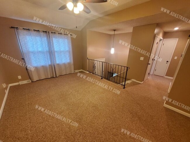 Building Photo - Beautiful Hard to Find Duplex in Olathe No...