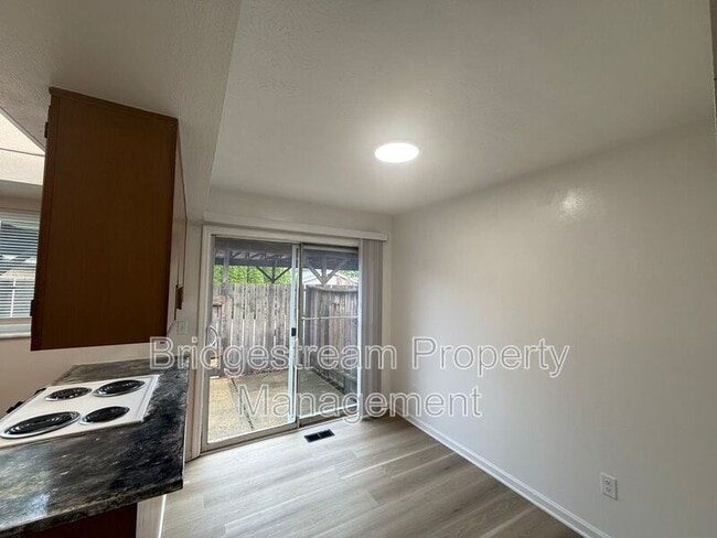 Building Photo - 955 Taylorsview Dr