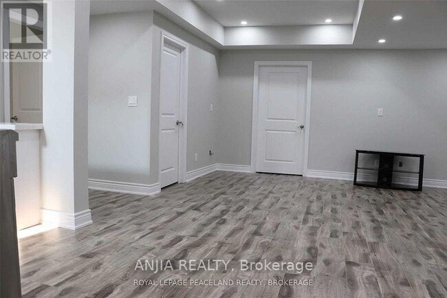 Photo du bâtiment - 158 Hurst Ave