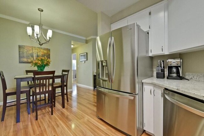 Building Photo - BEAUTIFUL 2bd/2ba Condo In Peaceful Setting