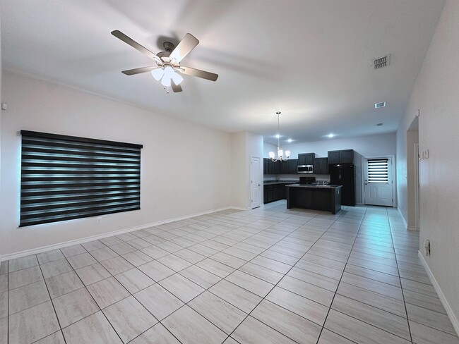 Building Photo - 5609 Encanto Dr
