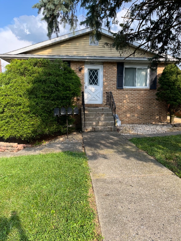 1067 Catasauqua Ave Unit Apartment 1, Allentown, PA 18102 Room for