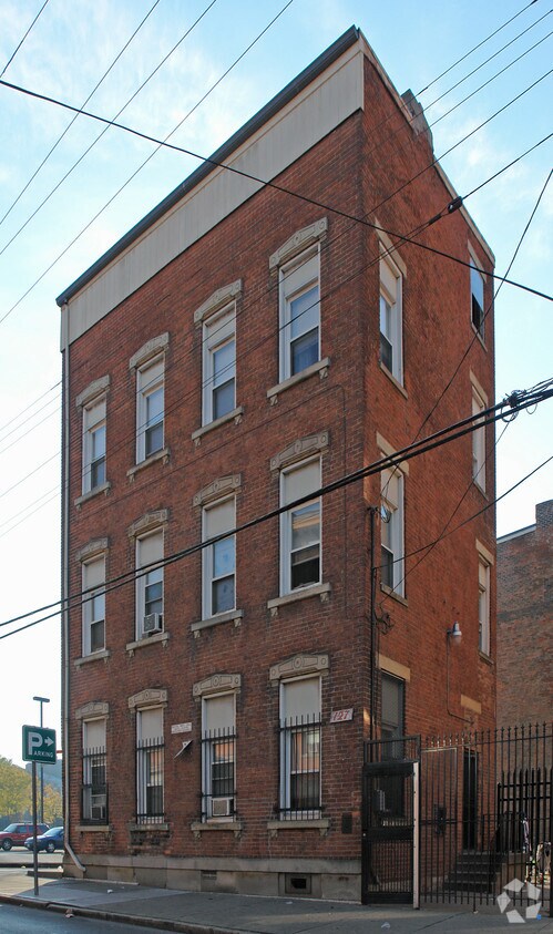 Building Photo - 127 Findlay St