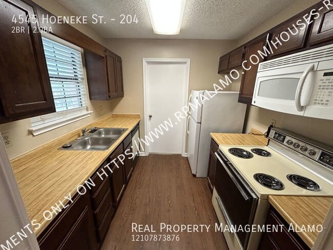 Building Photo - Available NOW! Spacious 2 Bedroom 2 Bath U...