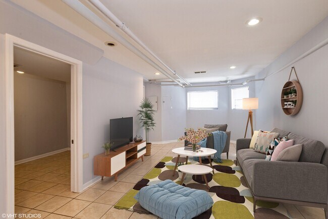 Foto del edificio - 2434 N California Ave