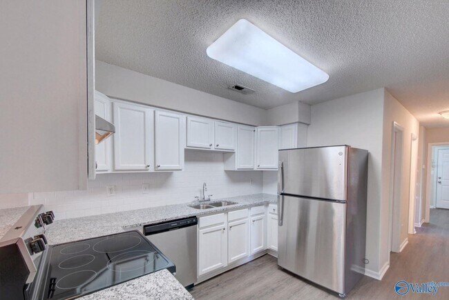 Foto del edificio - 117 Railroad Ridge Rd