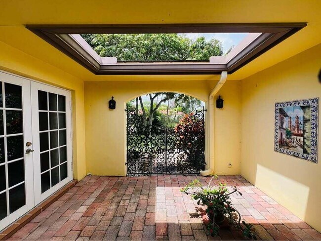 Foto del edificio - 7834 Edgewater Dr