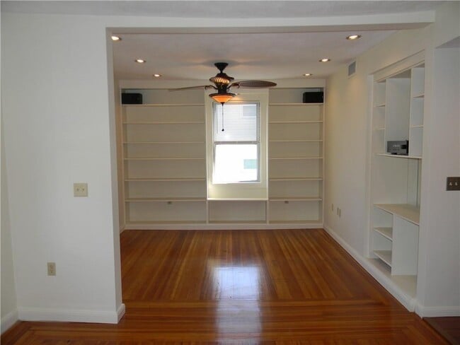 Building Photo - 152 Elmgrove Ave