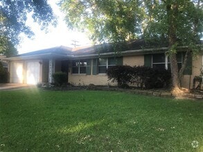 Building Photo - 1806 Foxwood Rd