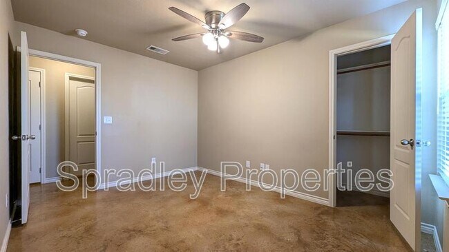 Foto del edificio - 764B E Ridge Blvd