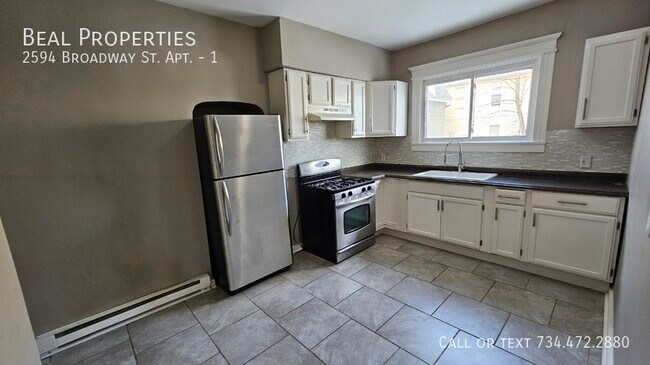 Foto del edificio - 2594 Broadway St