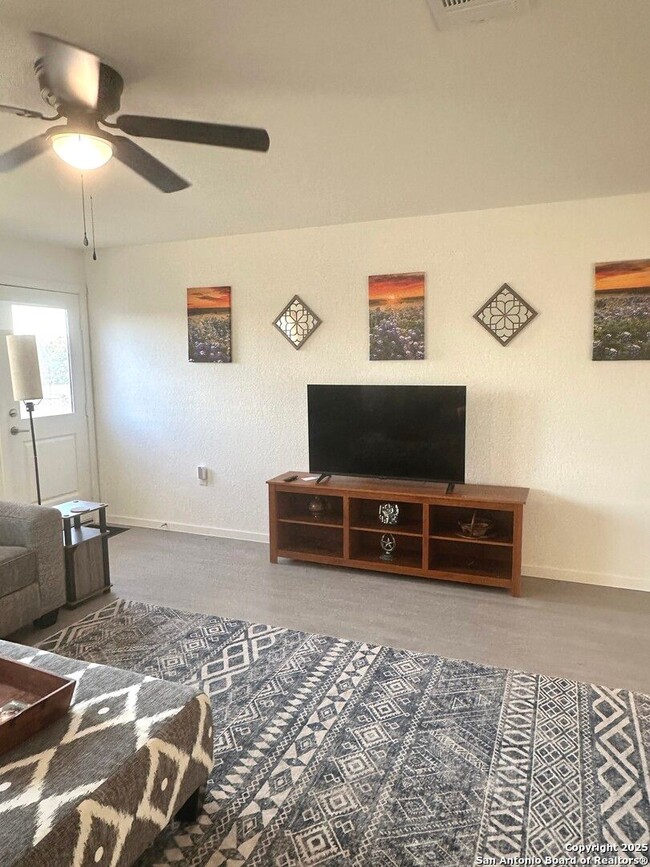 Building Photo - FULLY FURNISHED!!! 3Bed/2Bath House for Rent! Available Now! 12 or 6 month lease.