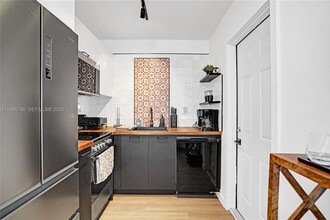 Building Photo - 754 NE 40th St