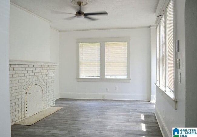 Building Photo - 607 E 22nd St