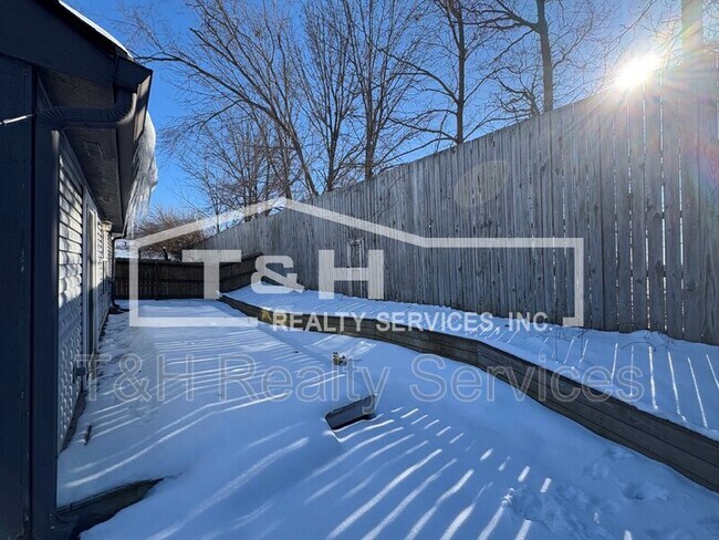 Foto del edificio - 737 Muirfield Dr