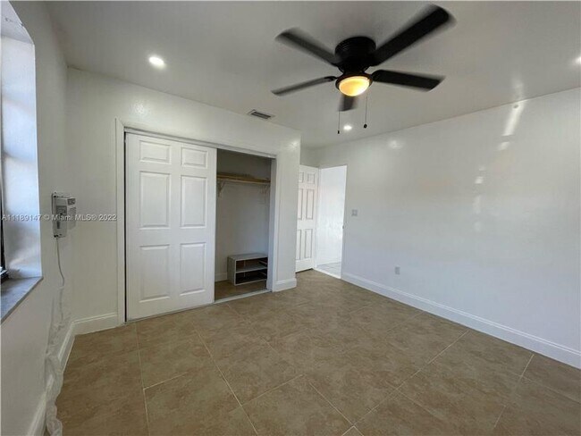 Building Photo - 2957 SW 36th Ct
