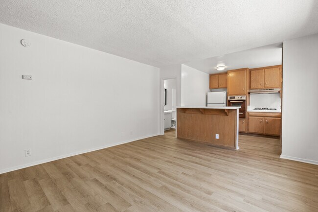 Foto del edificio - 1236 McClellan Dr