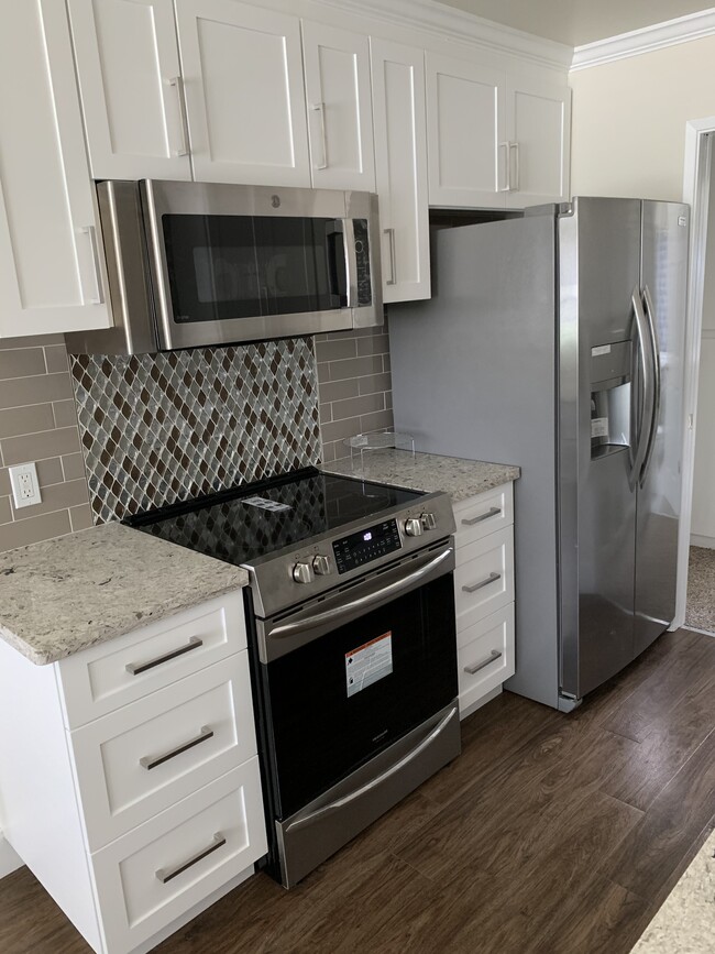 Kitchen - Cook Top - 6447 Bollinger Rd