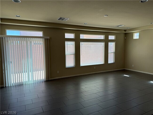 Building Photo - 6083 Crown Palms Ave