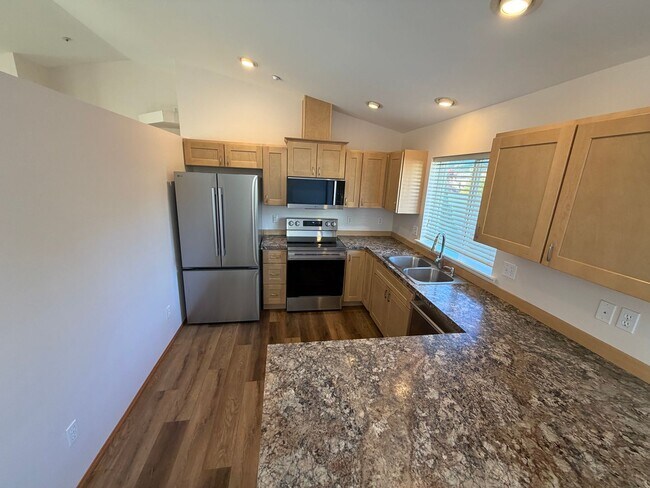 Building Photo - 2442 Highland View Dr.