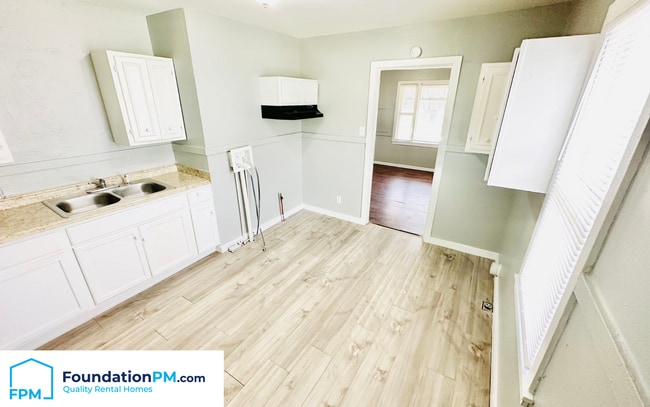 Building Photo - 1971 Boyle Ave