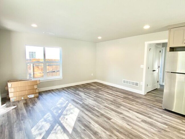 Foto del edificio - Nice Location in Heart of Old Town Fort Collins! WATER/SEWER/GAS INCLUDED IN RENT