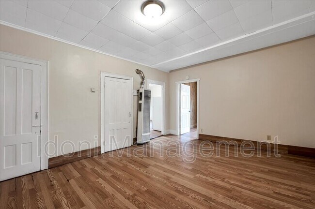 Foto del edificio - 25 Greenwoods Ave