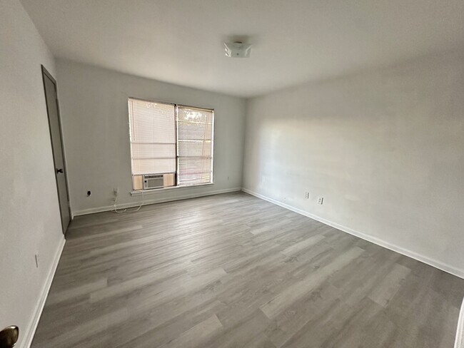 Building Photo - 405 11th St SW