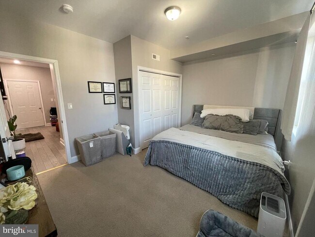 Foto del edificio - 667 N 39th St