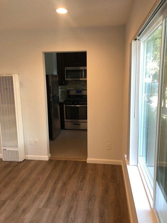 Building Photo - Must See Spacious Studio Apartment