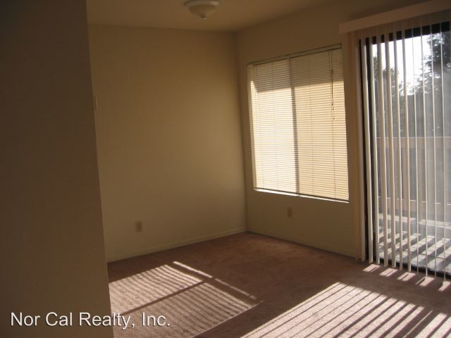 Building Photo - 920 Fletcher Ln