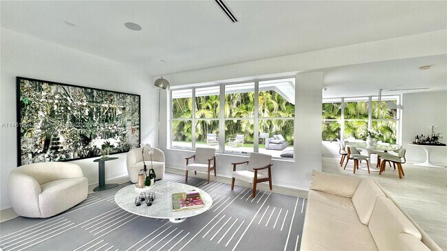 Building Photo - 3350 Flamingo Dr