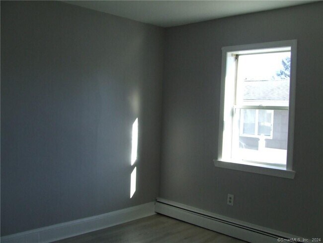 Building Photo - 327 Moran St