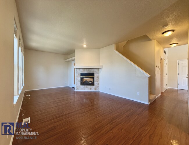 Foto del edificio - Spacious 4BR/2.5BA Beaverton Home with 3-Car Garage and Covered Deck