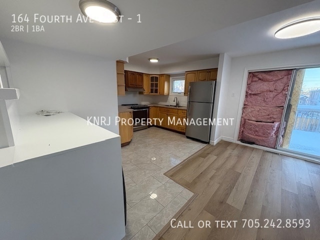 Building Photo - Large Two Bedroom Apartment with Yard