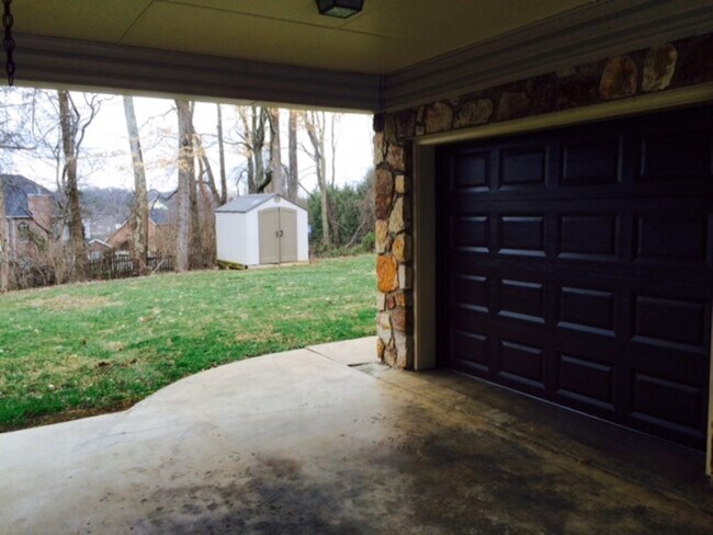 Foto del edificio - 124 Arlington Cir