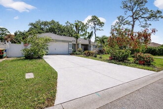 Building Photo - 6180 30th Ct S