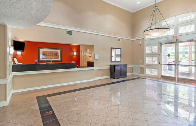 Foto del edificio - Furnished Studio-Durham - RTP - Miami Blvd...