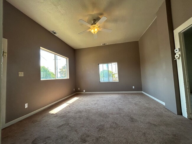 Foto del edificio - 3 Bedroom 1 Bathroom Single-Story