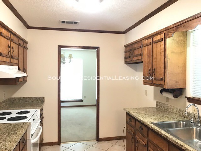 Building Photo - Lake Forest Rental