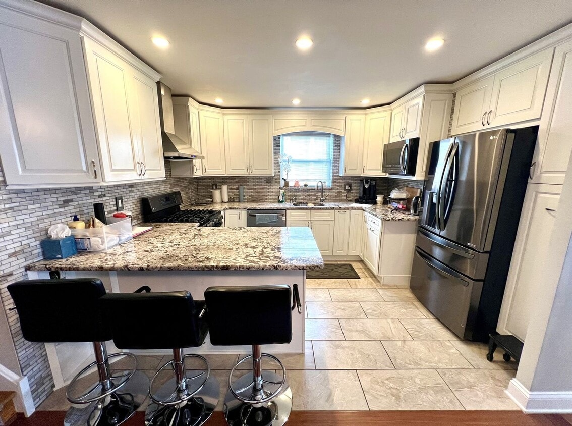 Gorgeous 4-Bedroom Townhome with One-Car Garage! Available NOW! - Gorgeous 4-Bedroom Townhome with One-Car Garage! Available NOW!