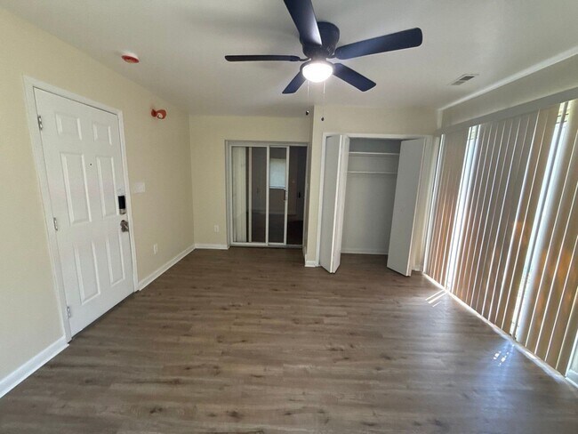 Foto del edificio - This beautifully updated 3-bedroom, 1-bath...