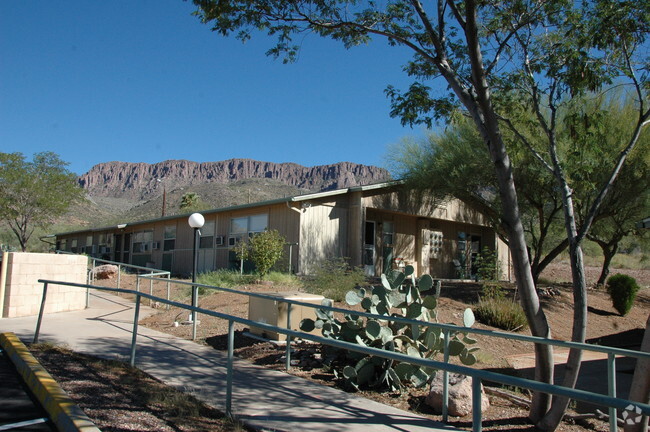 Foto del edificio - Superior Arboretum Apartments